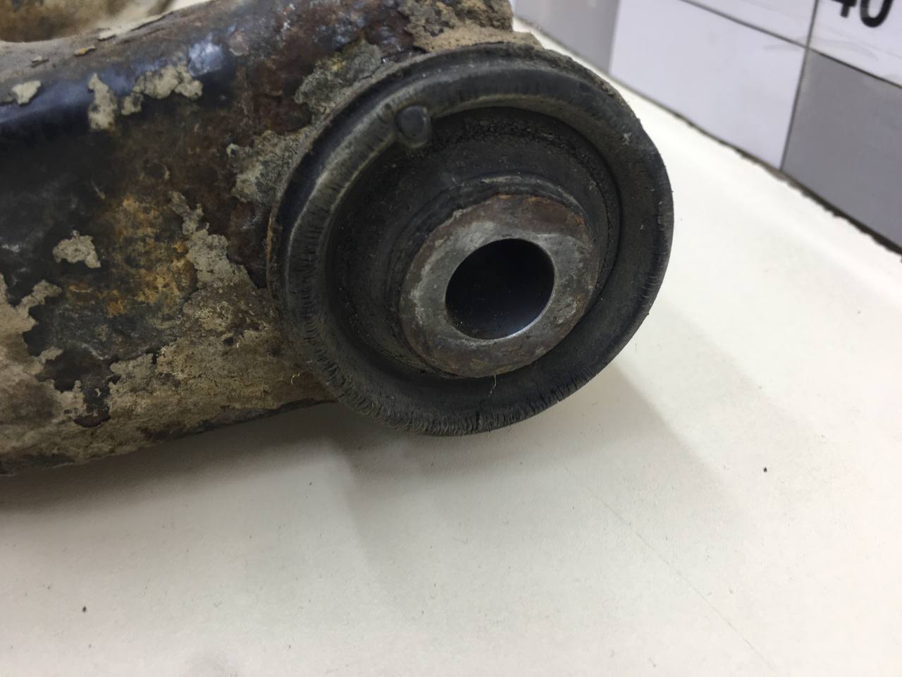 Рычаг передний нижний левый Mitsubishi L200 (KB) 2006-2016