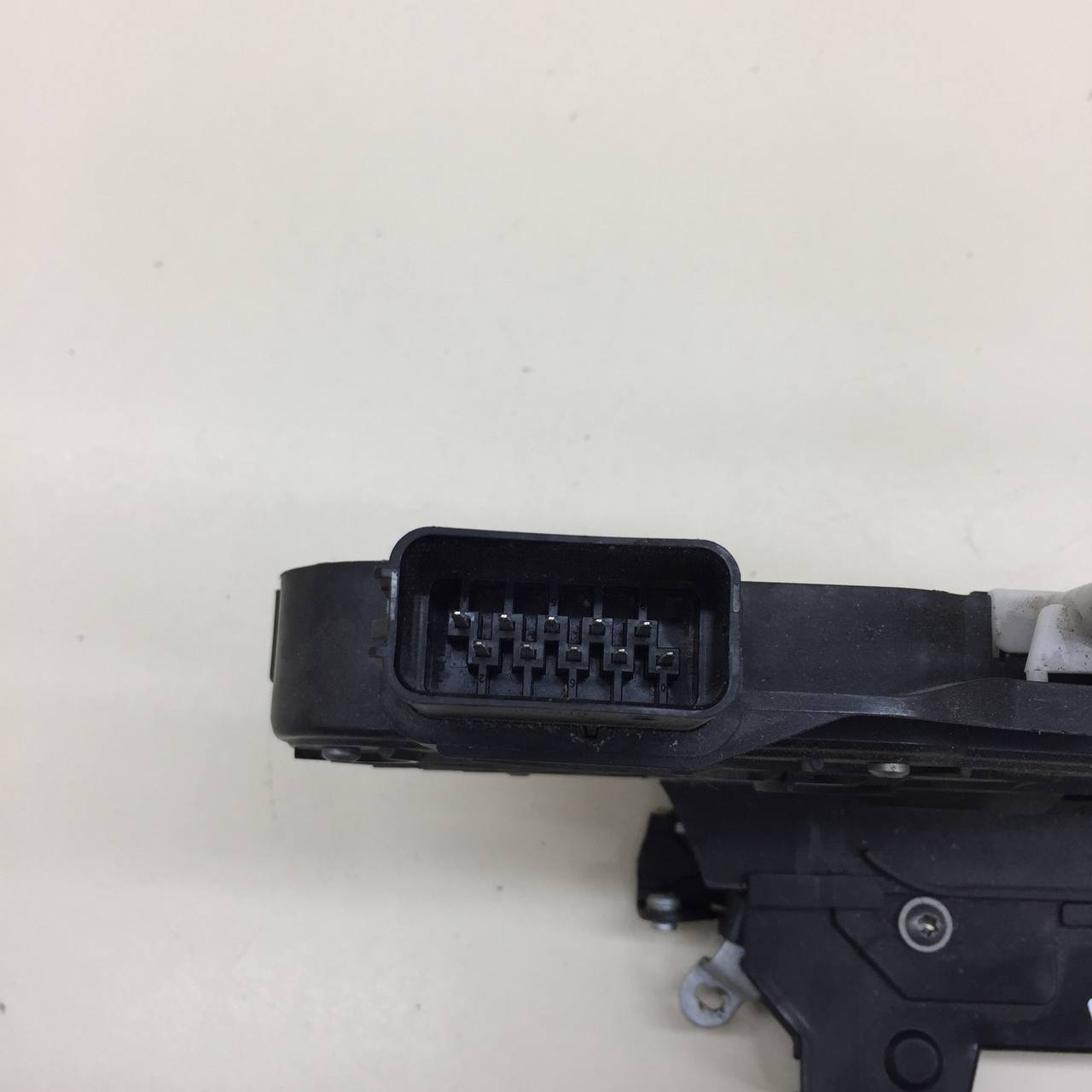 Замок двери задней левой Jaguar XF 2007-2015