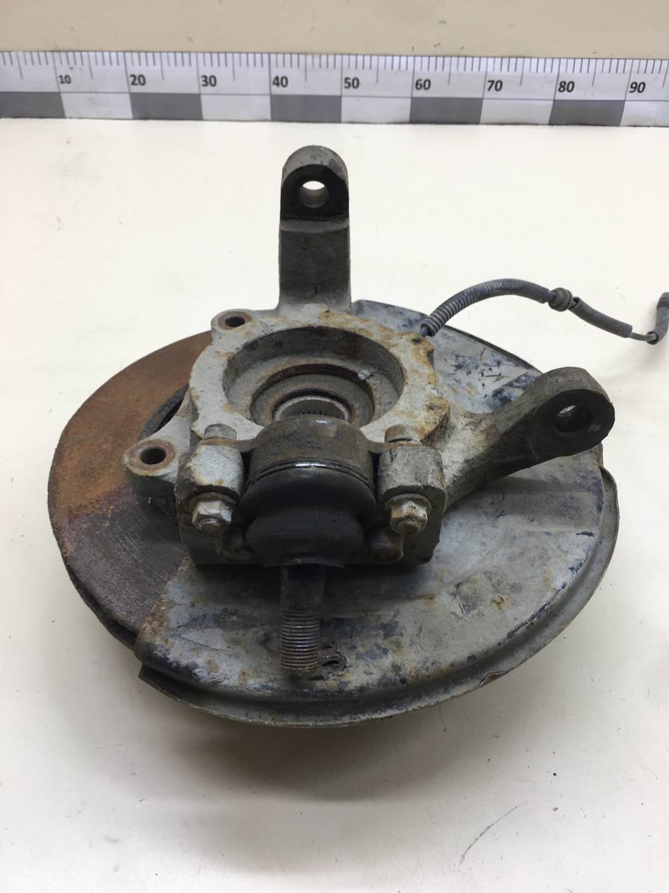 Кулак поворотный передний правый SsangYong Rexton 1 2001-2006