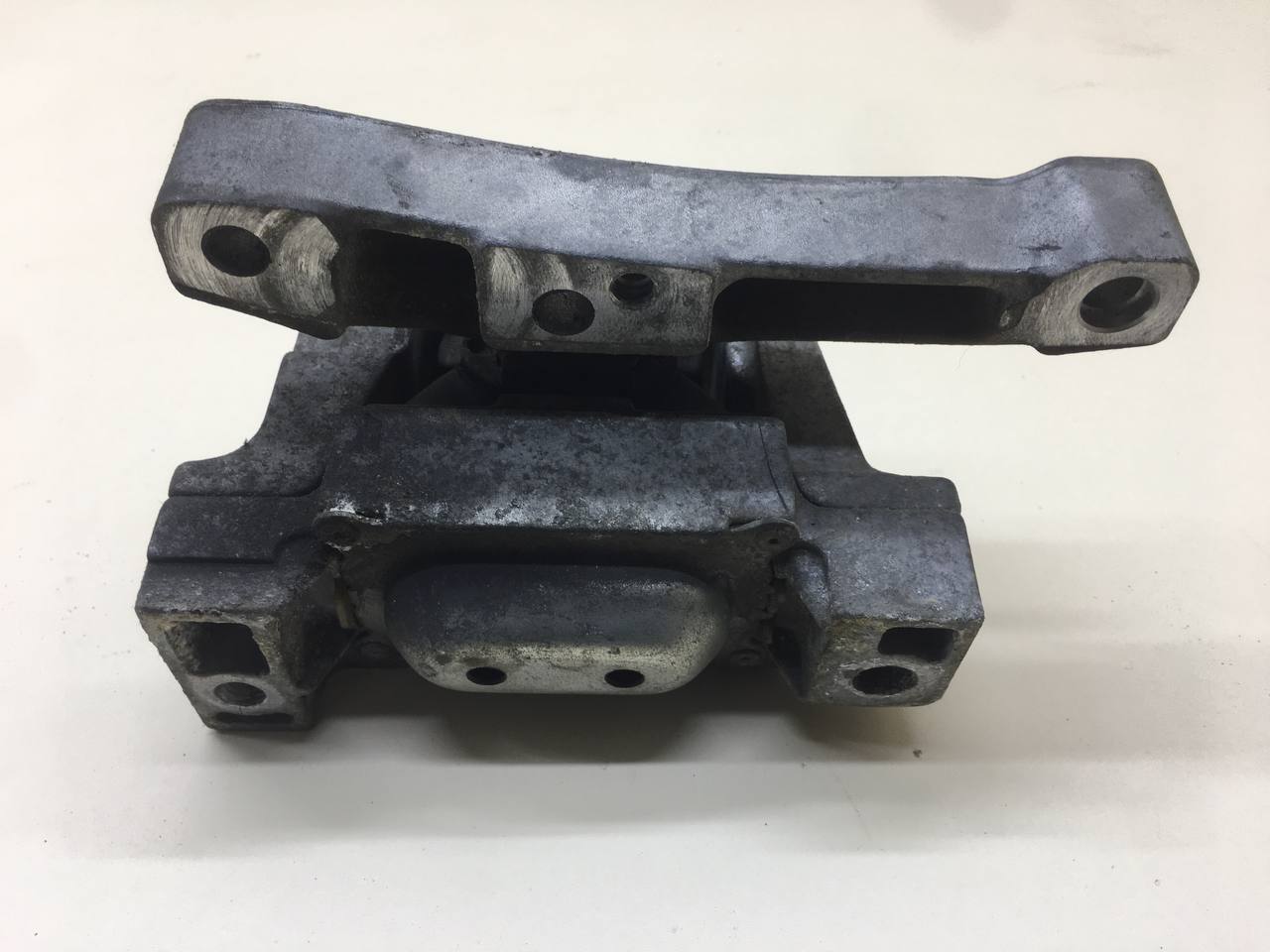 Опора двигателя правая Peugeot 207 2006-2013