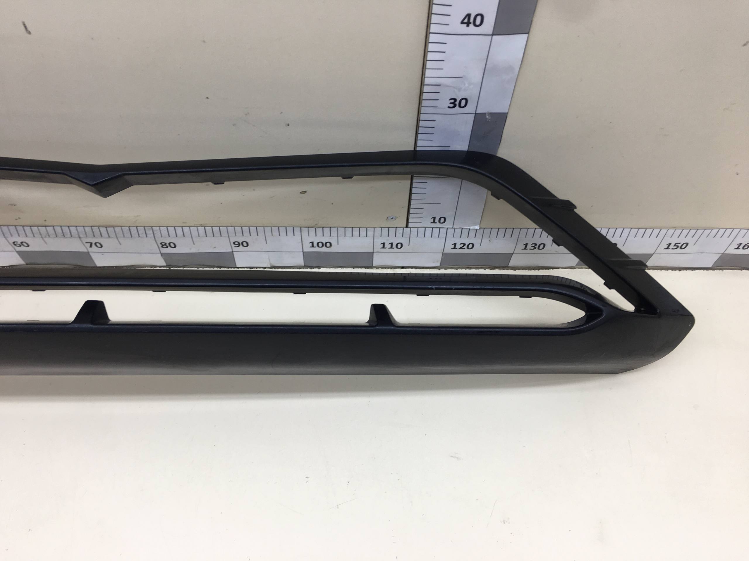 Накладка переднего бампера центральная Genesis G70 2017-2022