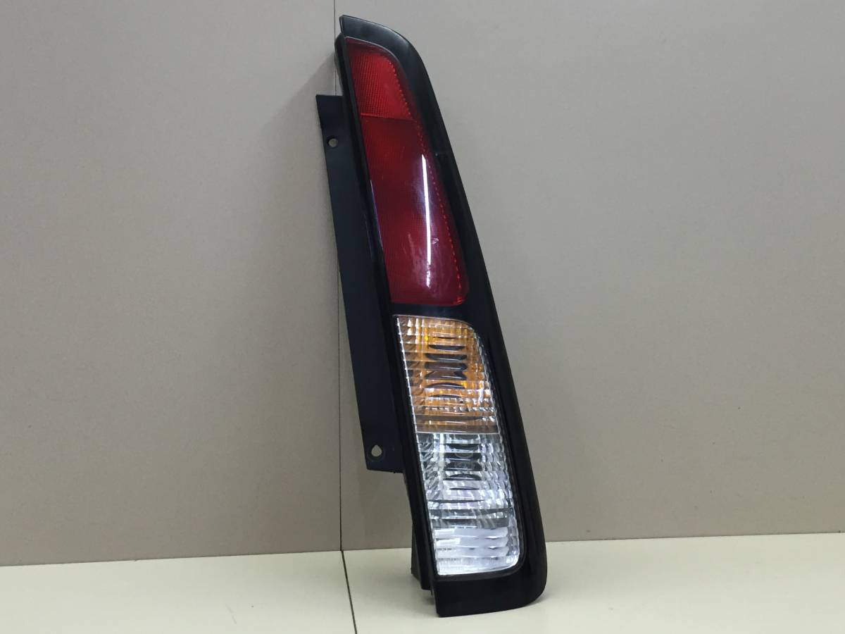 Фонарь задний правый Nissan Cube (Z10) 1998-2002