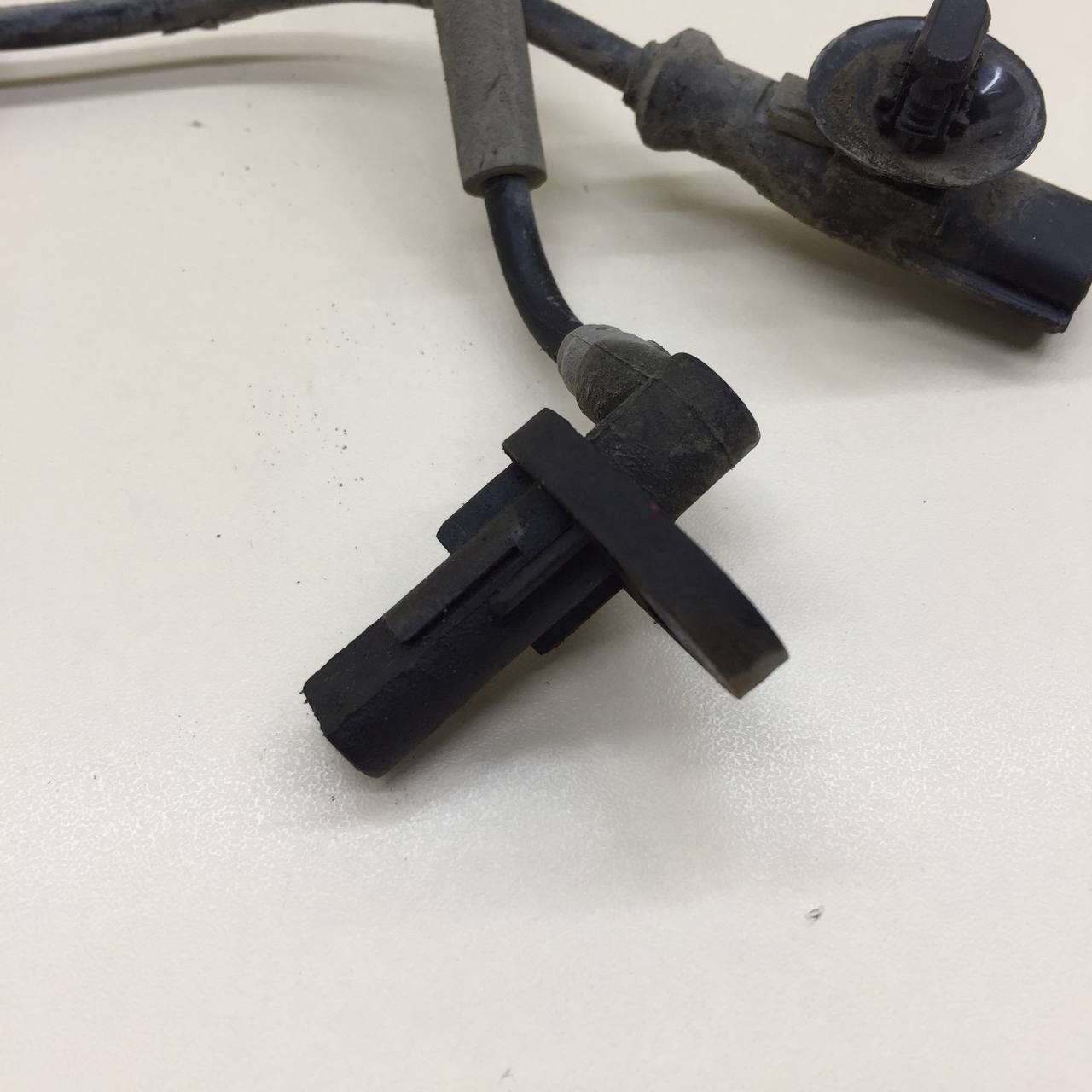 Датчик ABS передний Lada  X-RAY Cross 2018 >