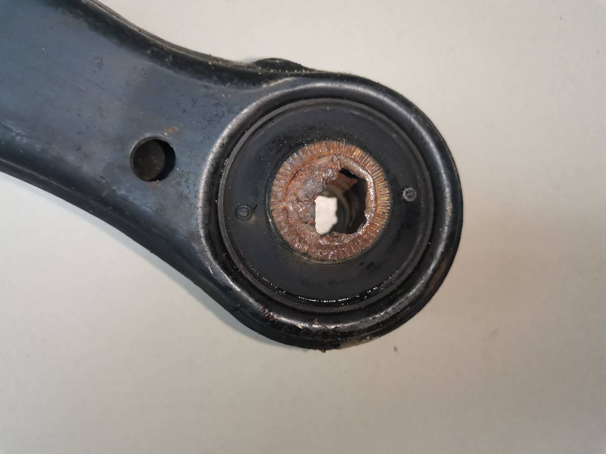 Рычаг передний правый Toyota Caldina (T190) 1992-1995