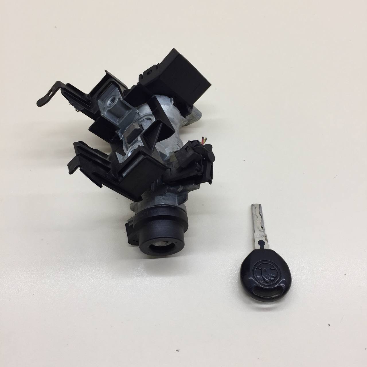 Замок зажигания Skoda Rapid 2012-2020