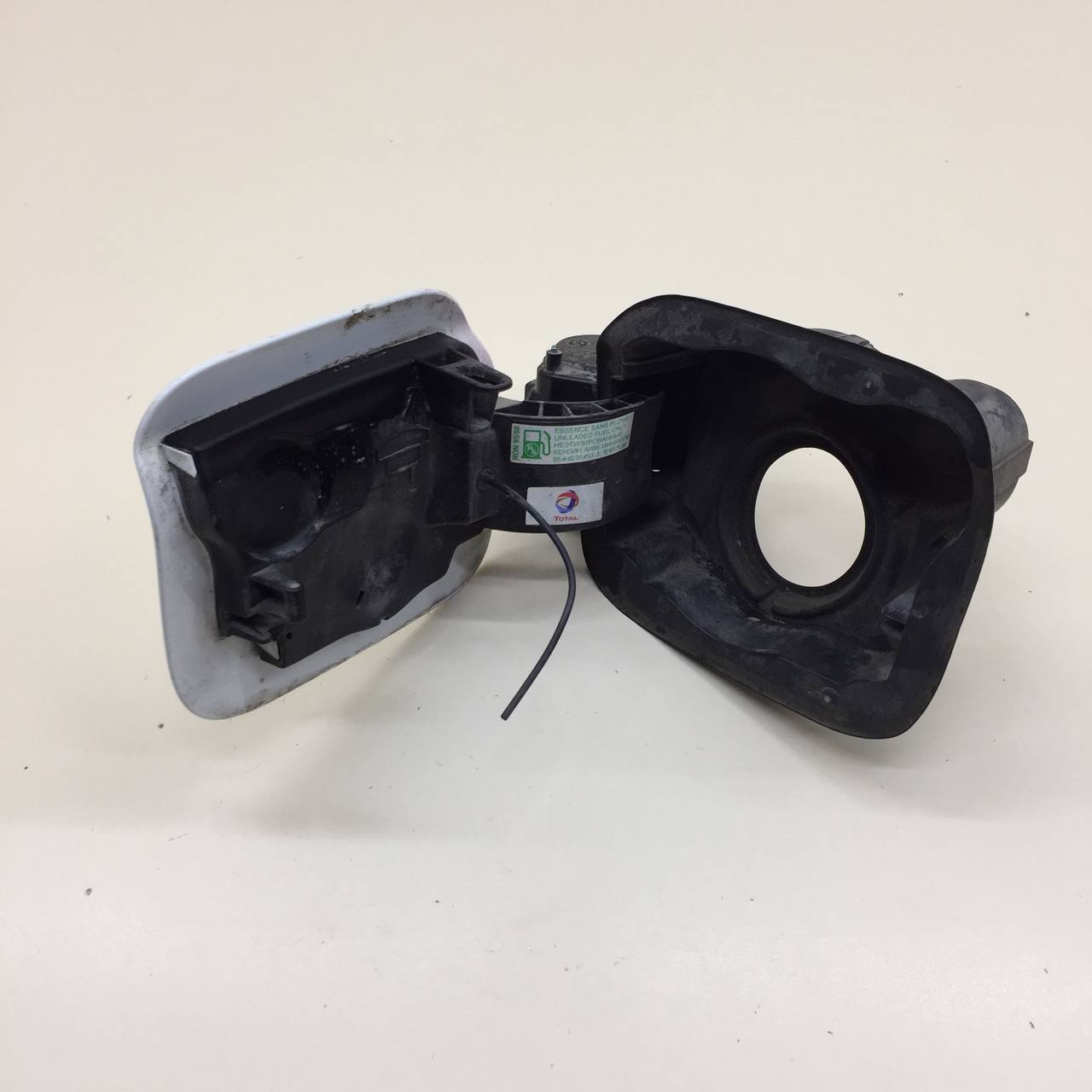 Лючок бензобака Citroen C-Elysee 2012-2017