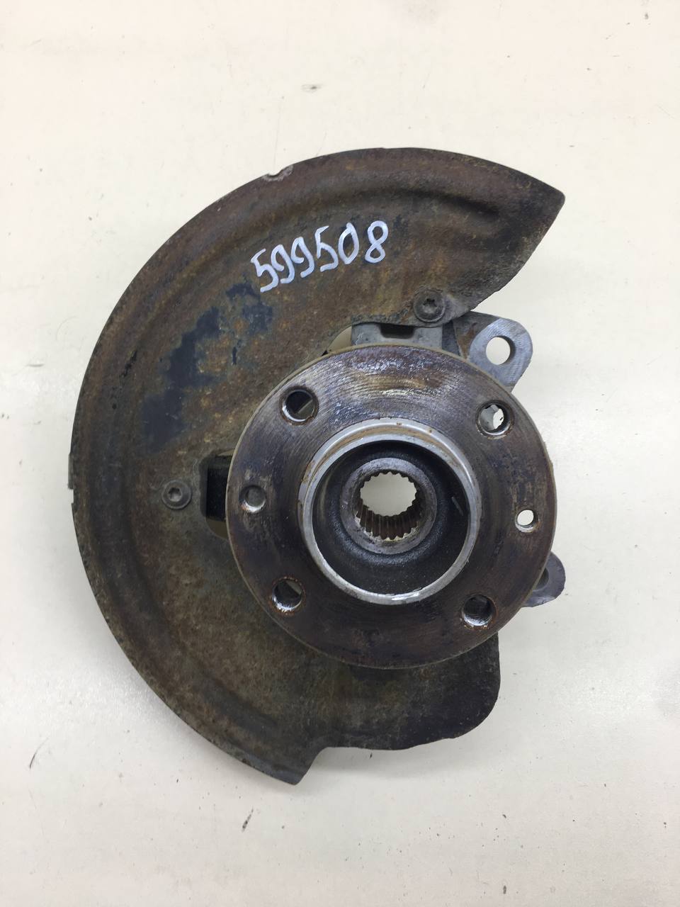 Кулак поворотный передний правый Lada Vesta 2015>