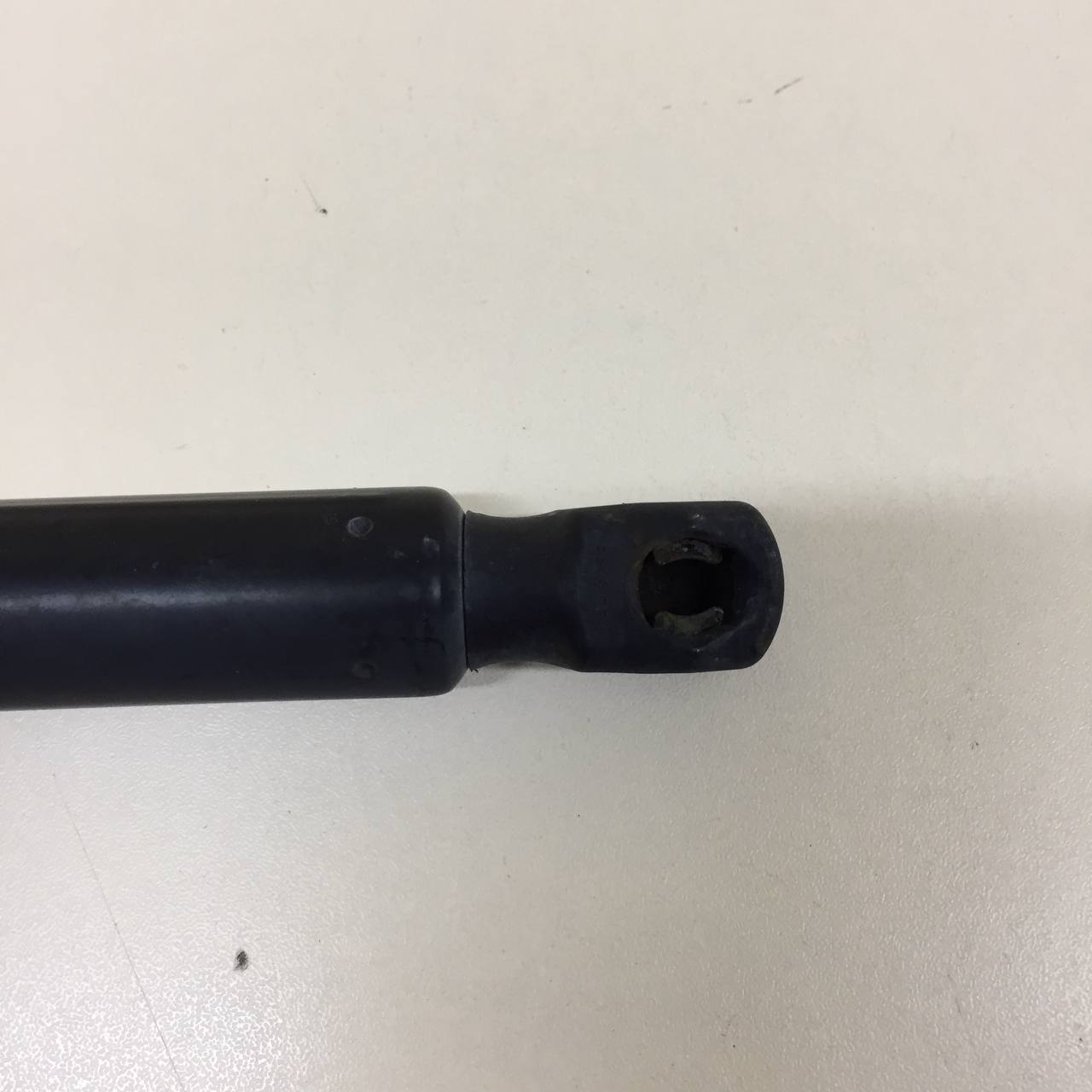 Амортизатор двери багажника Audi Q7 (4L) 2005-2015