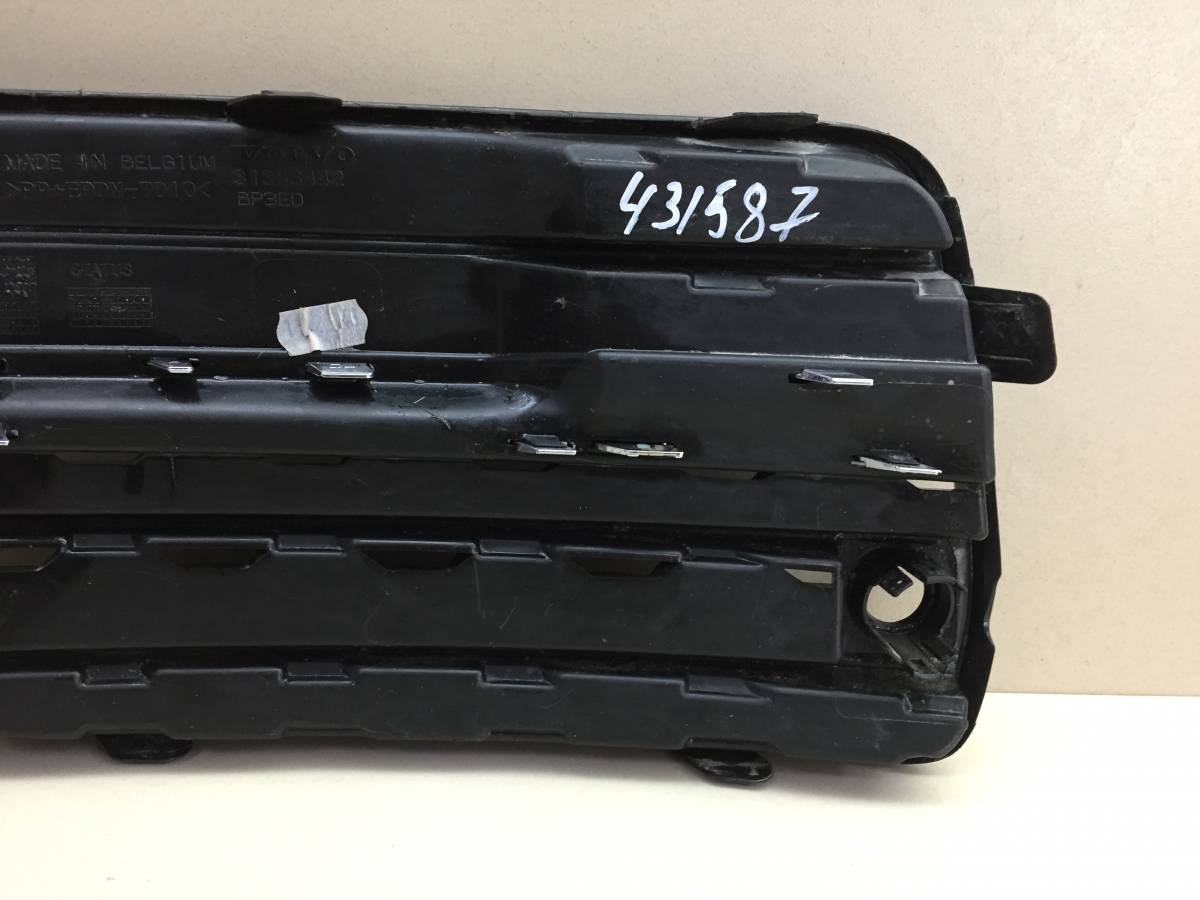 Решетка в бампер правая Volvo XC90 2015>