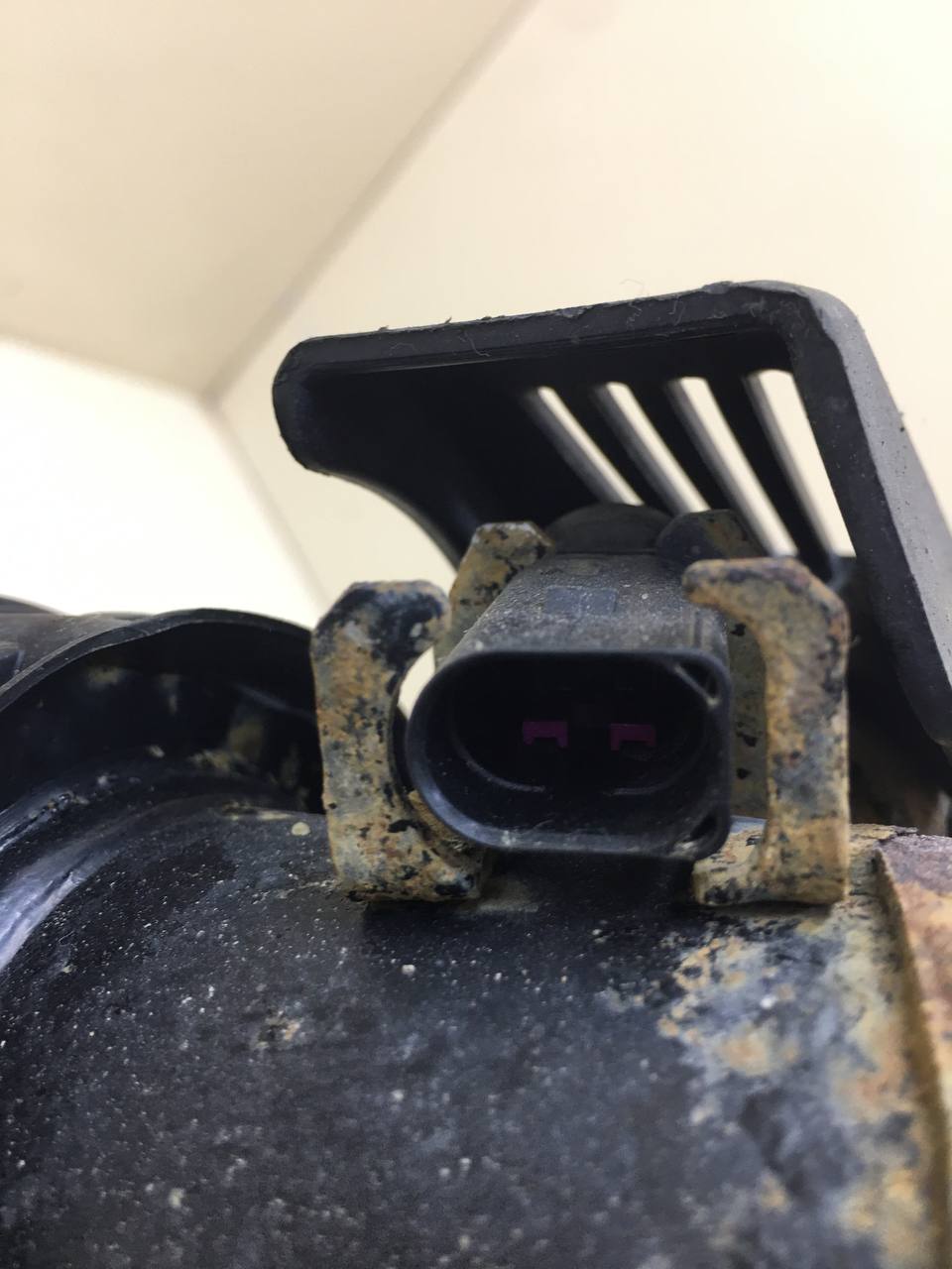 Амортизатор задний левый Porsche Cayenne 2003-2010