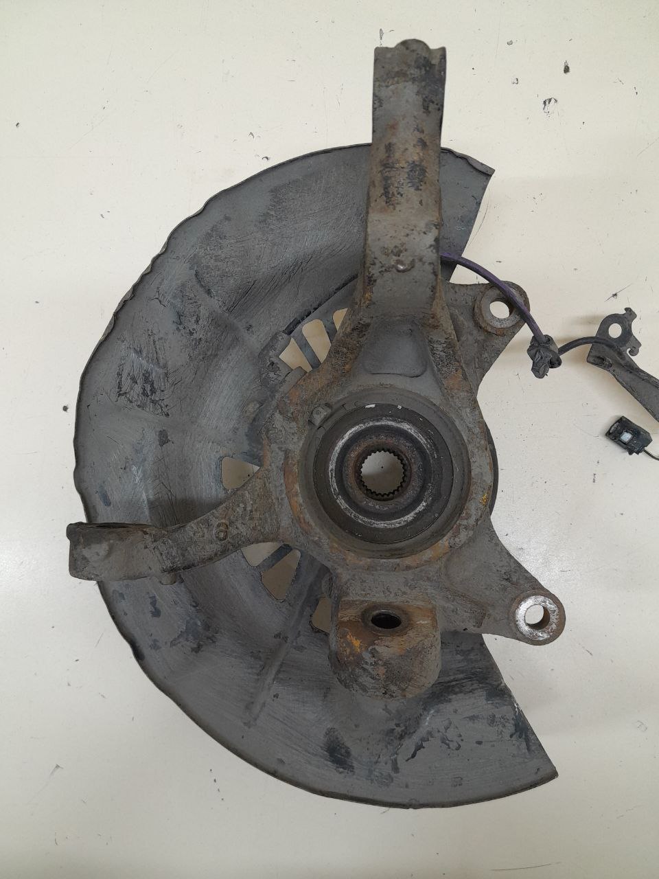 Кулак поворотный передний левый Toyota Camry (XV50) 2011-2017