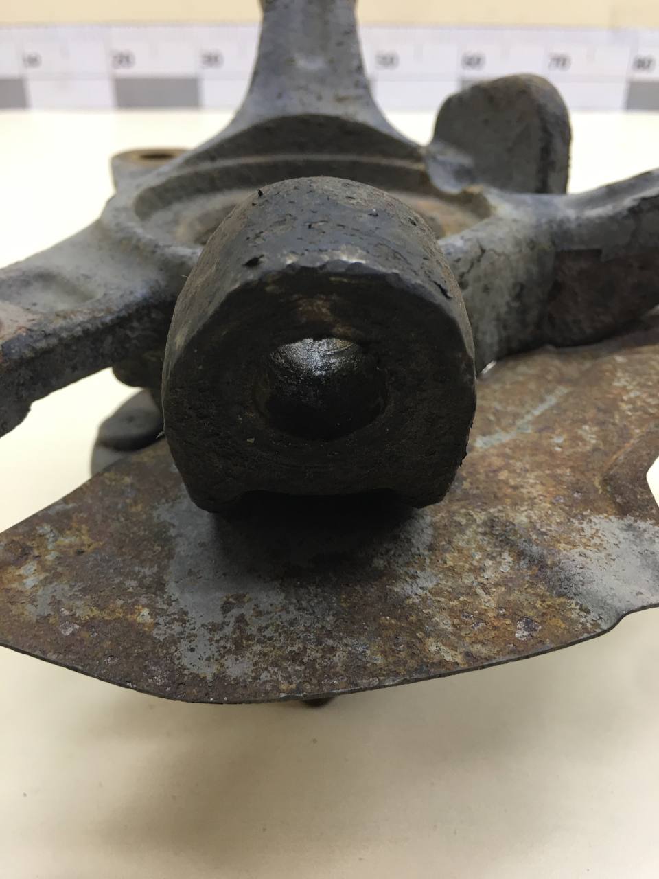 Кулак поворотный передний правый Chevrolet Aveo T250 2005-2011