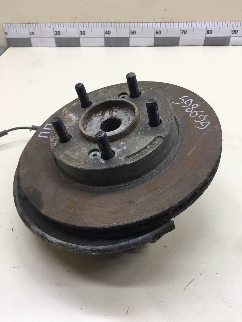 Кулак поворотный передний правый SsangYong Rexton 1 2001-2006