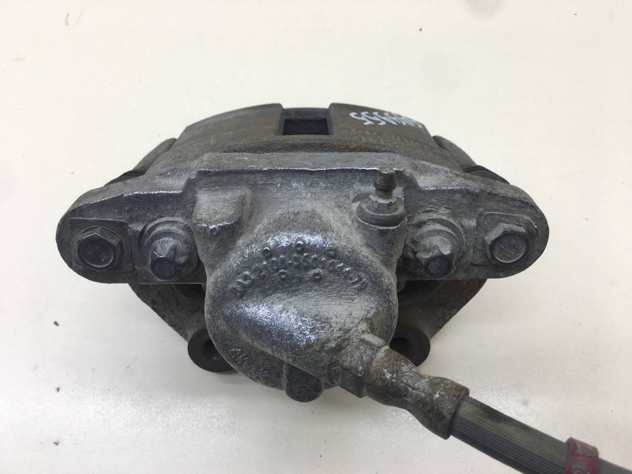 Суппорт передний правый Lada Granta 2011>