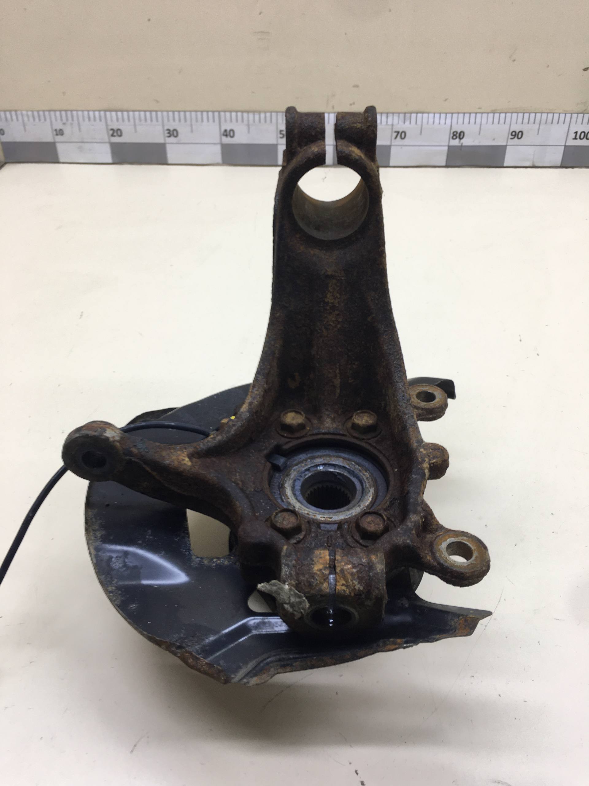 Кулак поворотный передний левый Nissan Qashqai (J11) 2014>