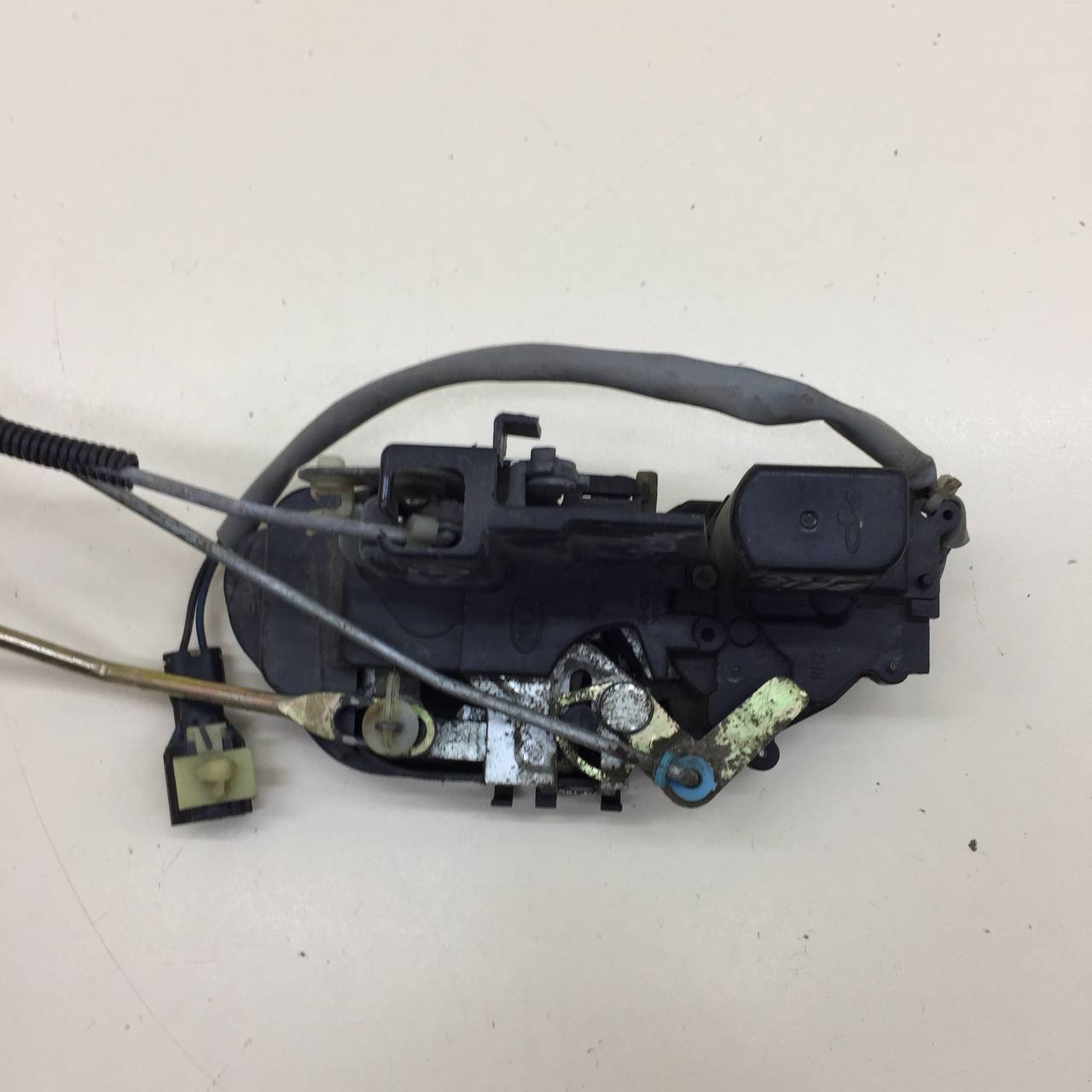 Замок двери передней правой Kia Spectra (SD) 2004-2011