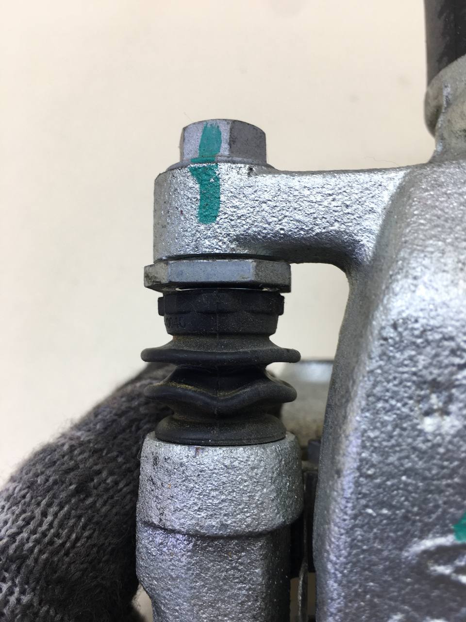 Суппорт задний левый Chery Tiggo 8 Pro 2021-2024