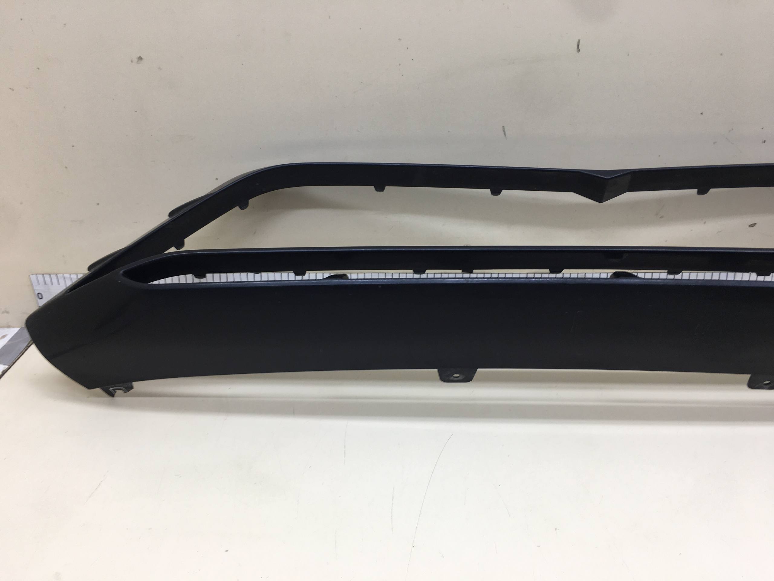 Накладка переднего бампера центральная Genesis G70 2017-2022