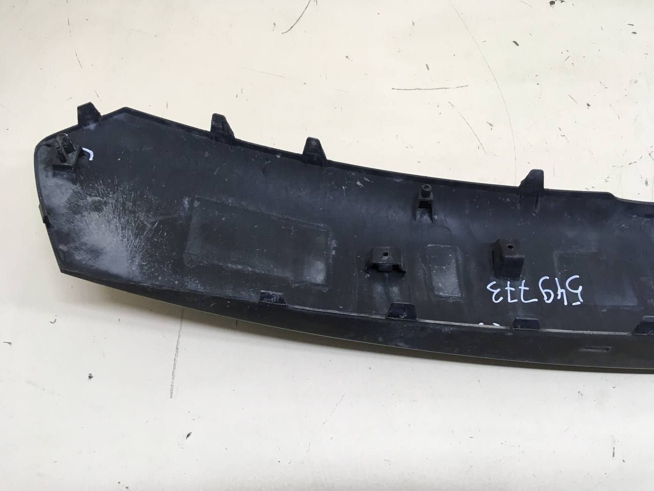 Накладка переднего бампера центральная Hyundai Genesis (BH) 2008-2014