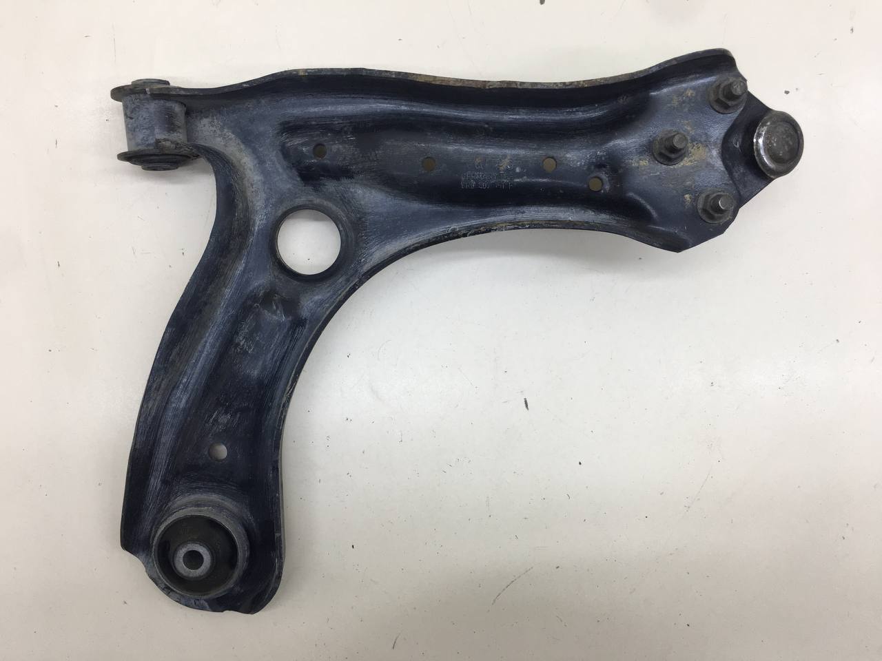 Рычаг передний левый Volkswagen Polo (HB) 2009>