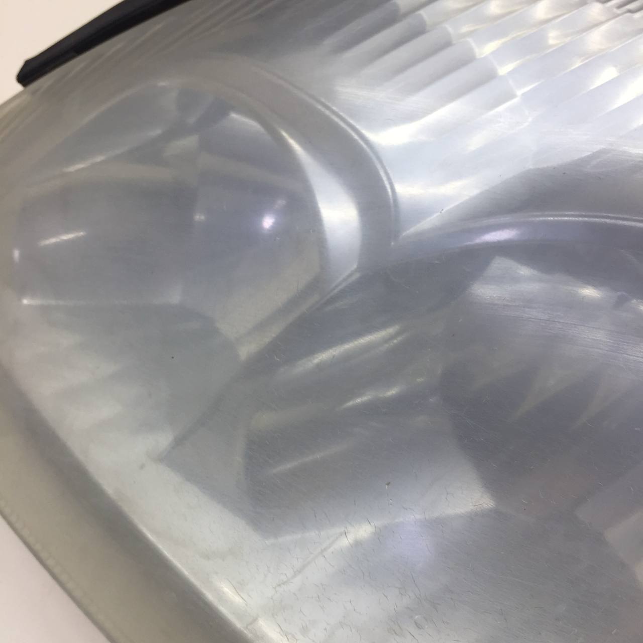 Фара левая Toyota Corolla E120 2001-2007