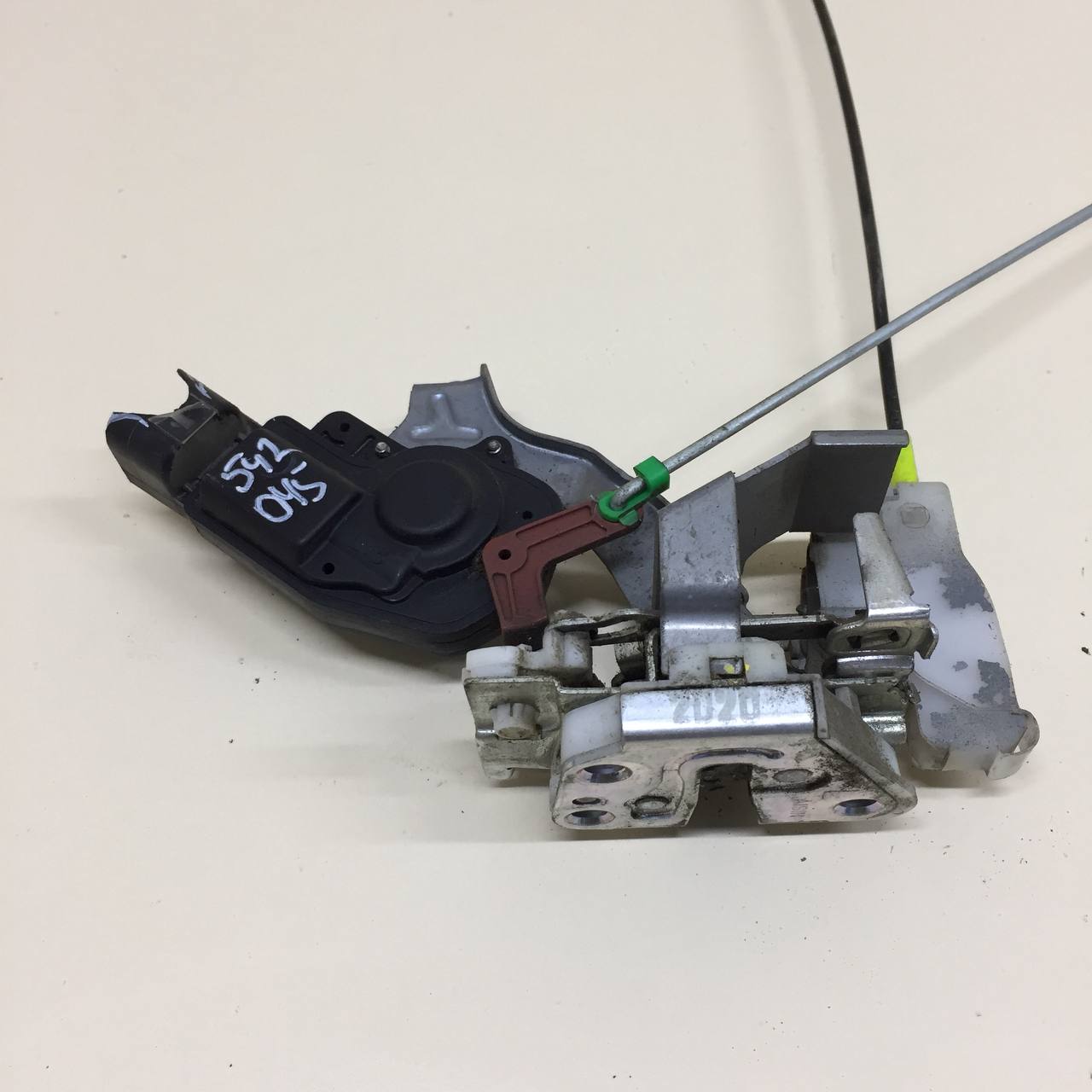 Замок двери задней левой Peugeot 107 2006-2014