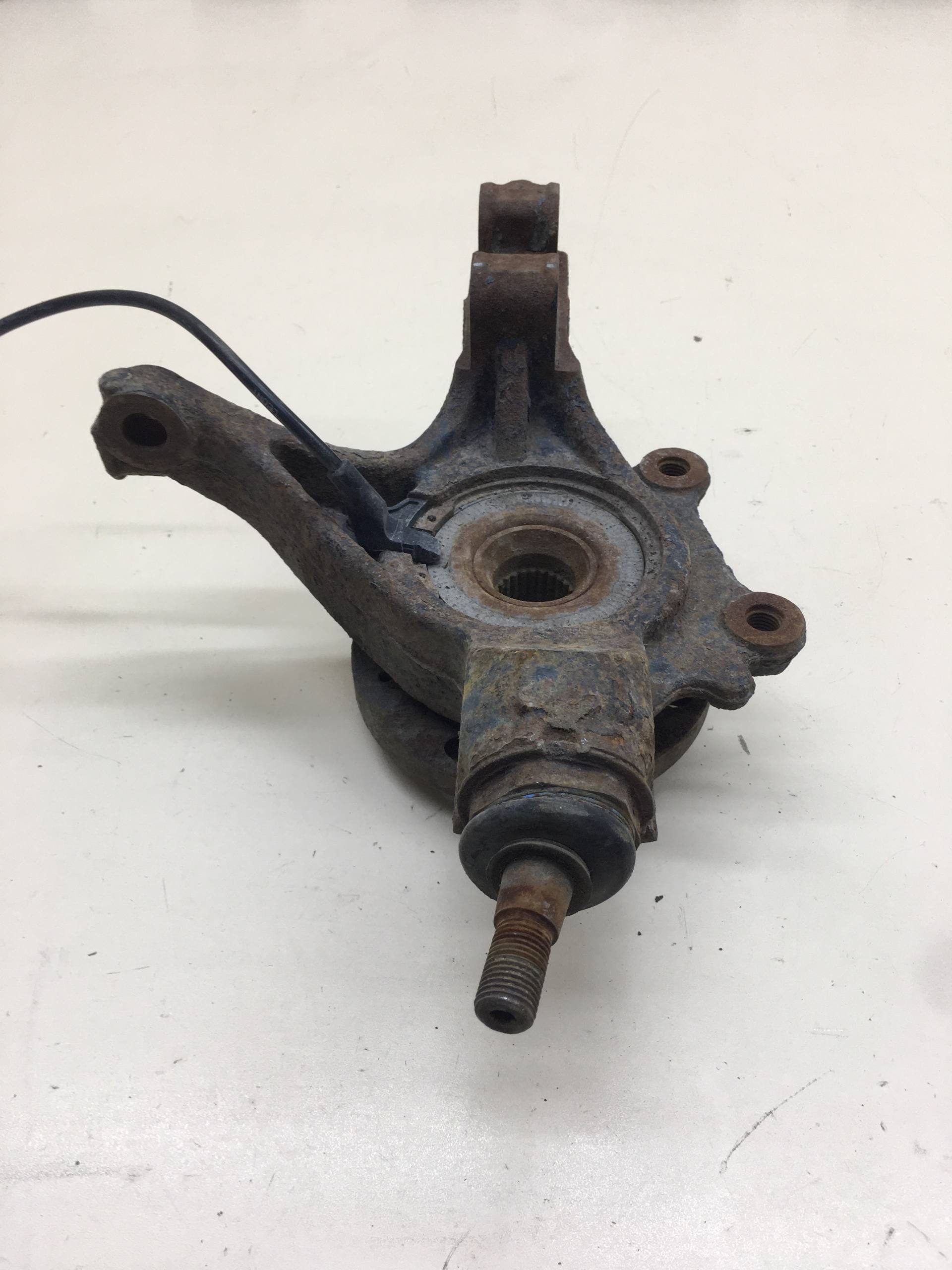 Кулак поворотный передний левый Peugeot 308 2007>