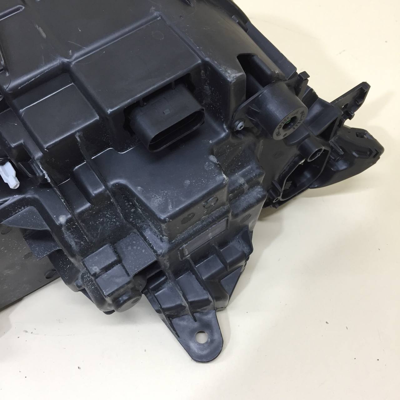 Фара левая Volvo XC90 2015>