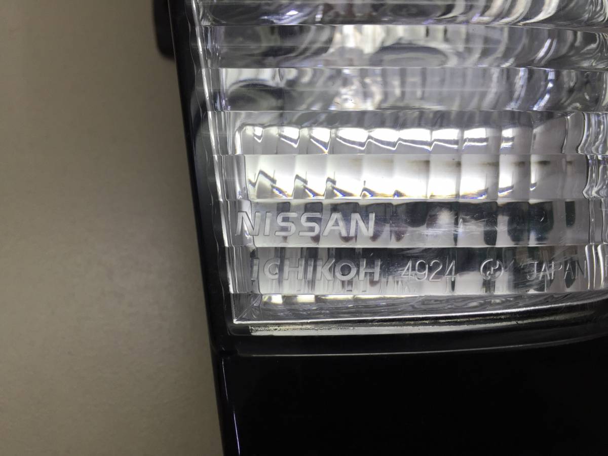 Фонарь задний правый Nissan Cube (Z10) 1998-2002