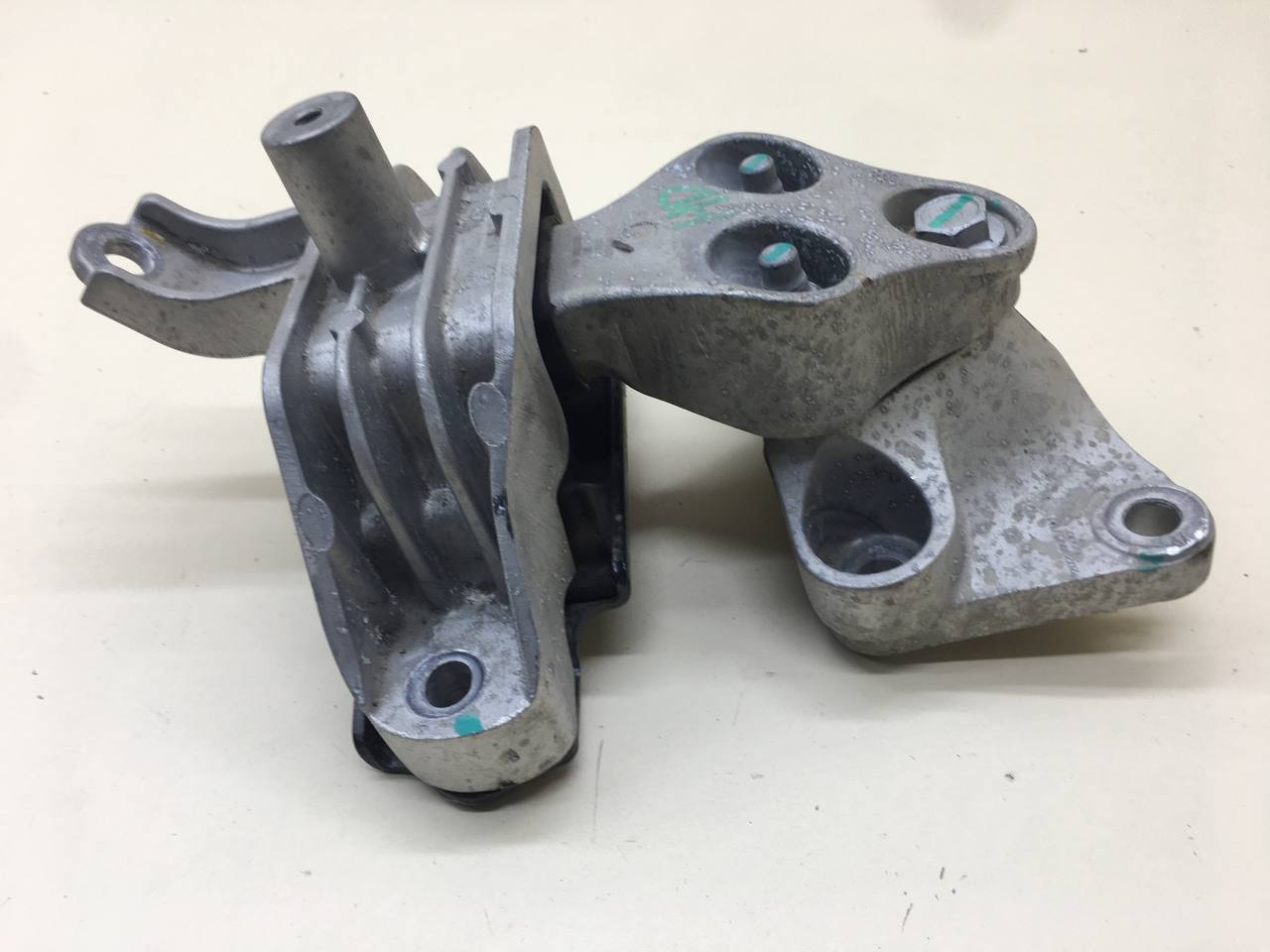 Опора двигателя левая Jetour Dashing 2022>