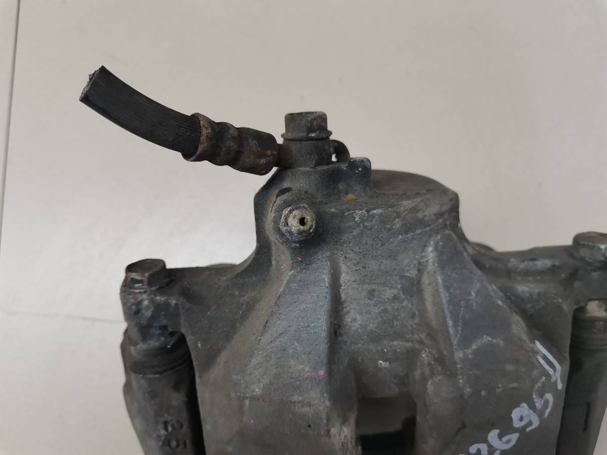 Суппорт передний левый Toyota Crown (S170) 1999-2003