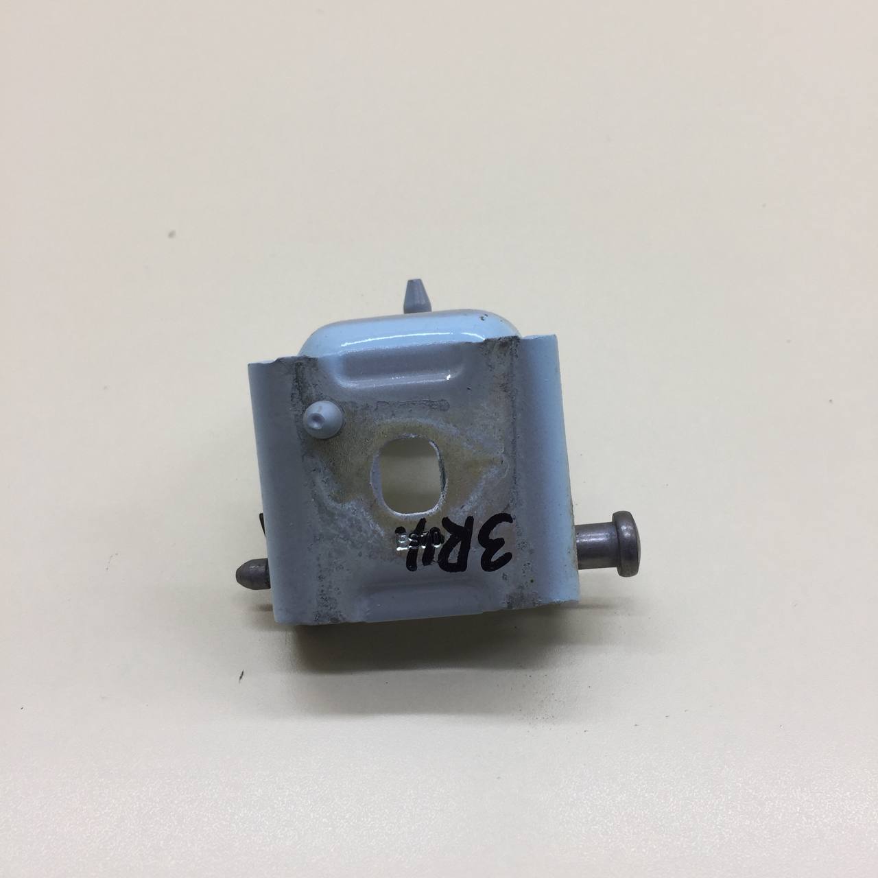 Петля двери задней правой нижняя Citroen C3 2009-2016