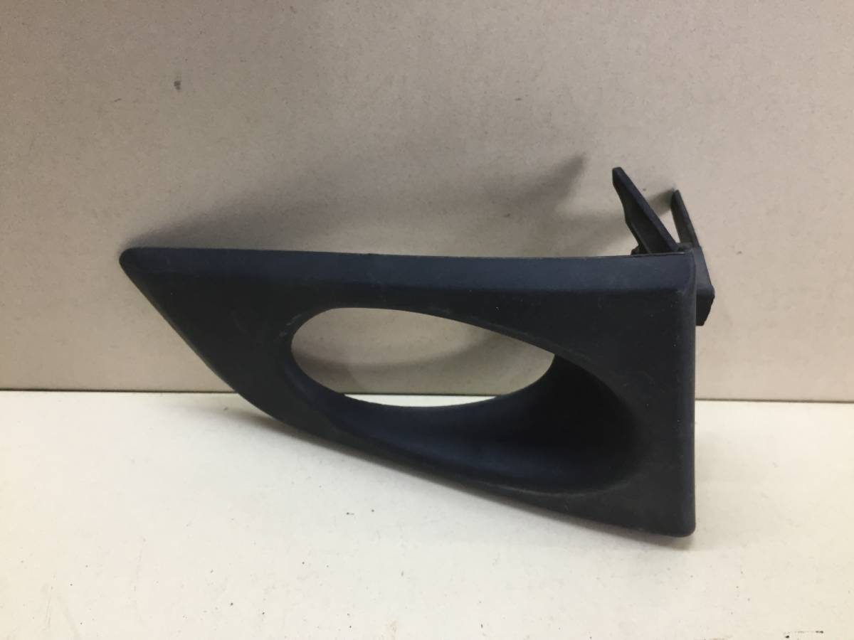 Рамка противотуманной фары правой Honda Fit (GD1) 2001-2007