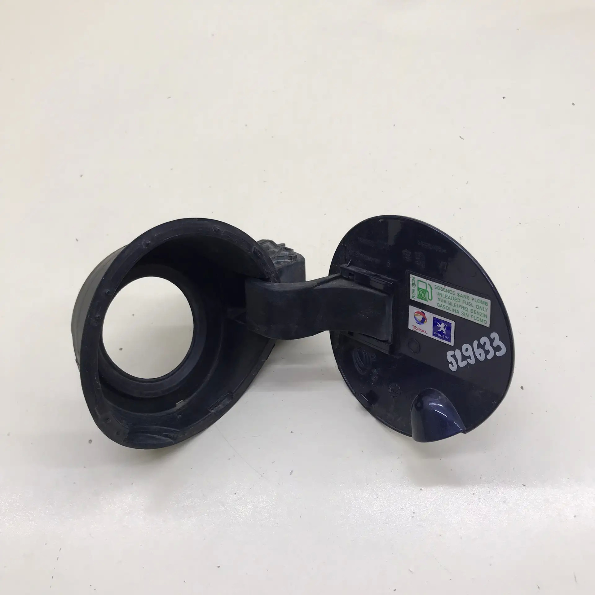 Лючок бензобака Peugeot 308 2007>