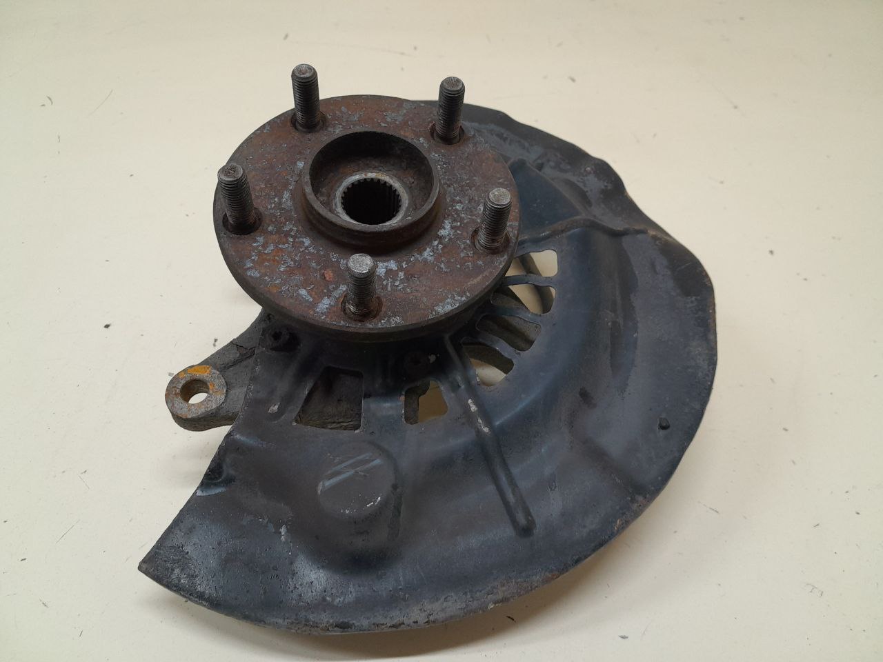 Кулак поворотный передний левый Toyota Camry (XV50) 2011-2017