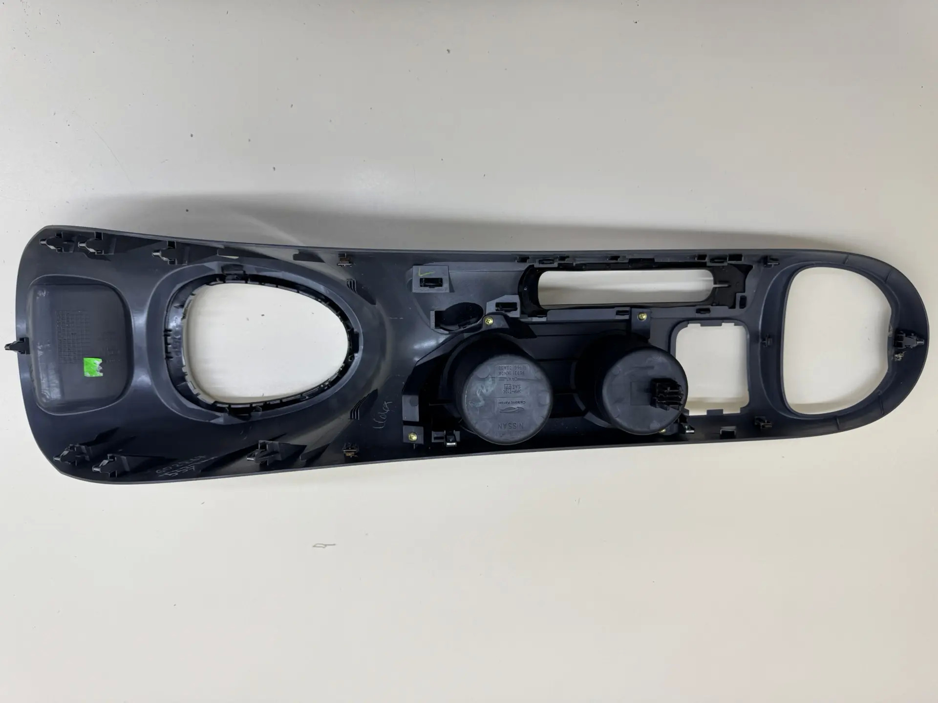 Консоль центральная Nissan Juke (YF15) 2011-2020