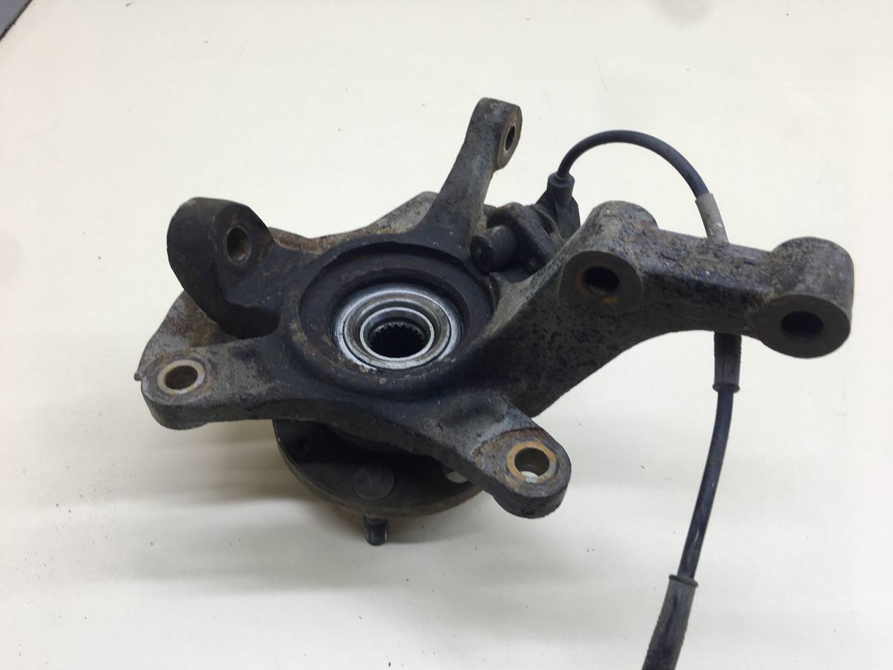 Кулак поворотный передний левый Chevrolet Aveo T250 2005-2011