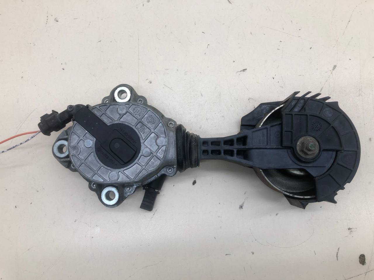 Ролик руч.ремня с кронштейном Citroen C3 2009-2016