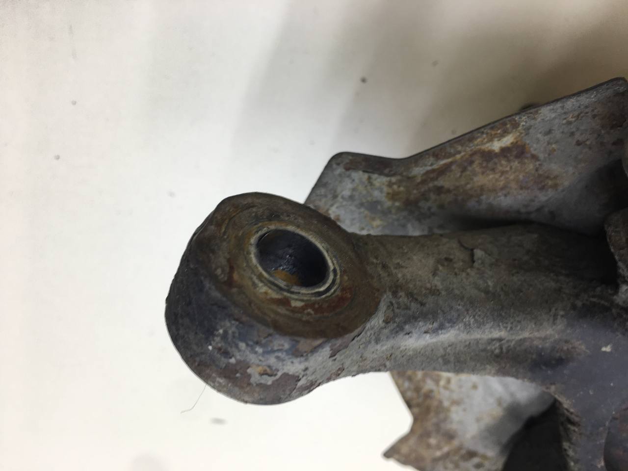 Кулак поворотный передний левый Chevrolet Aveo T250 2005-2011