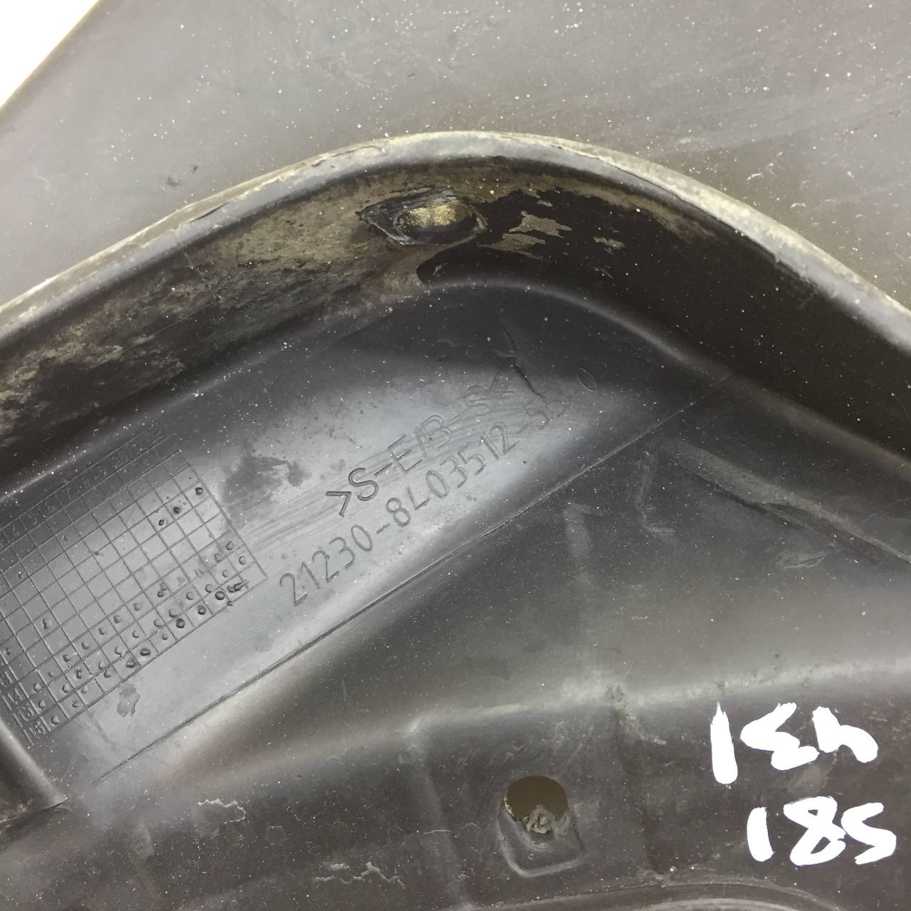 Брызговик передний правый Lada  Niva Travel 2020>