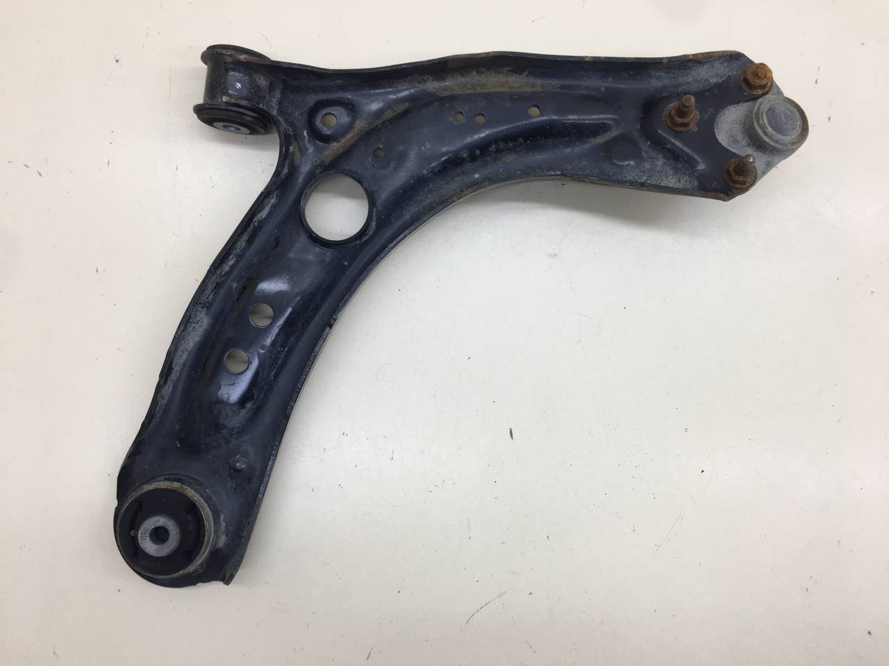 Рычаг передний левый Skoda Karoq 2017>