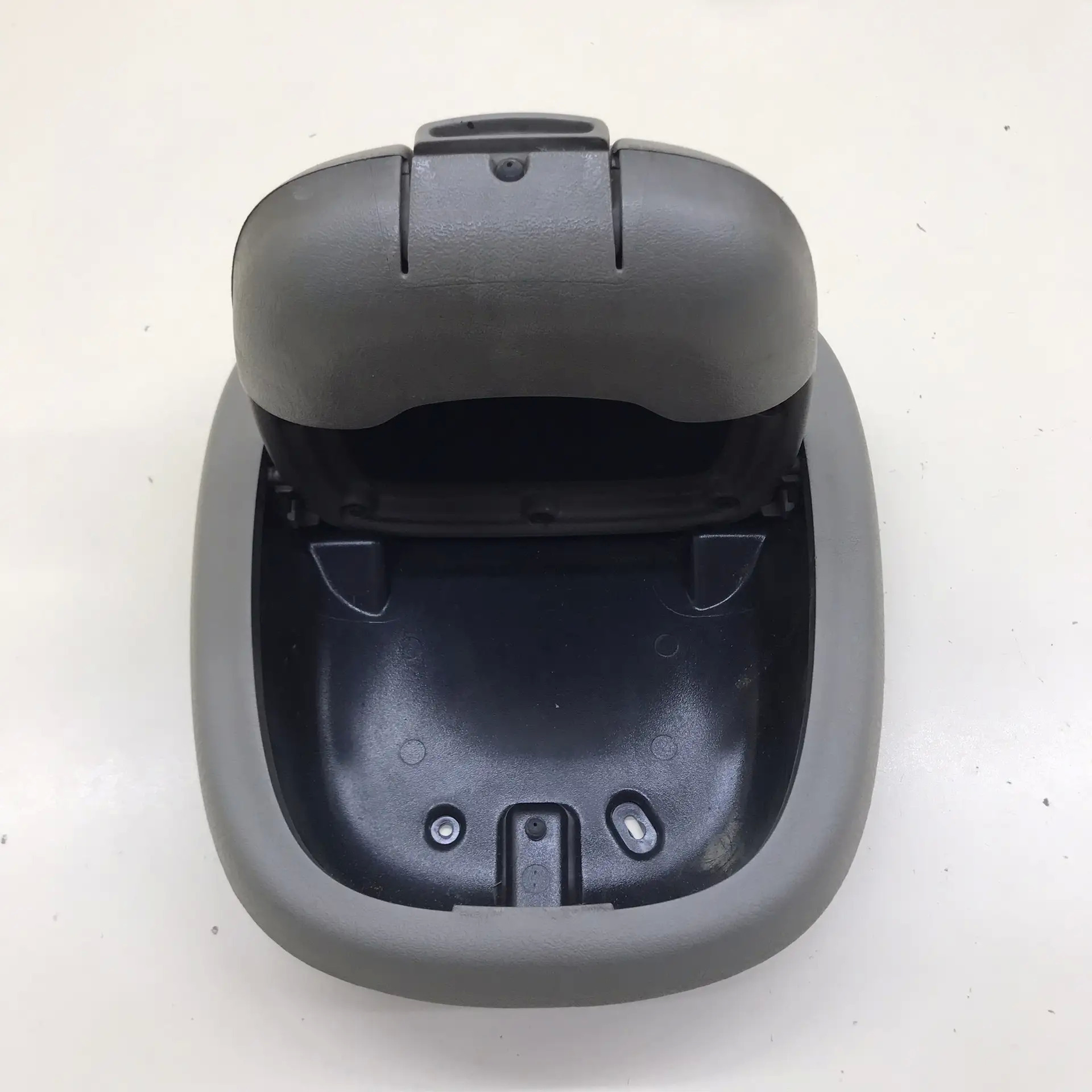 Бардачок Chevrolet TrailBlazer (GMT360) 2001-2010