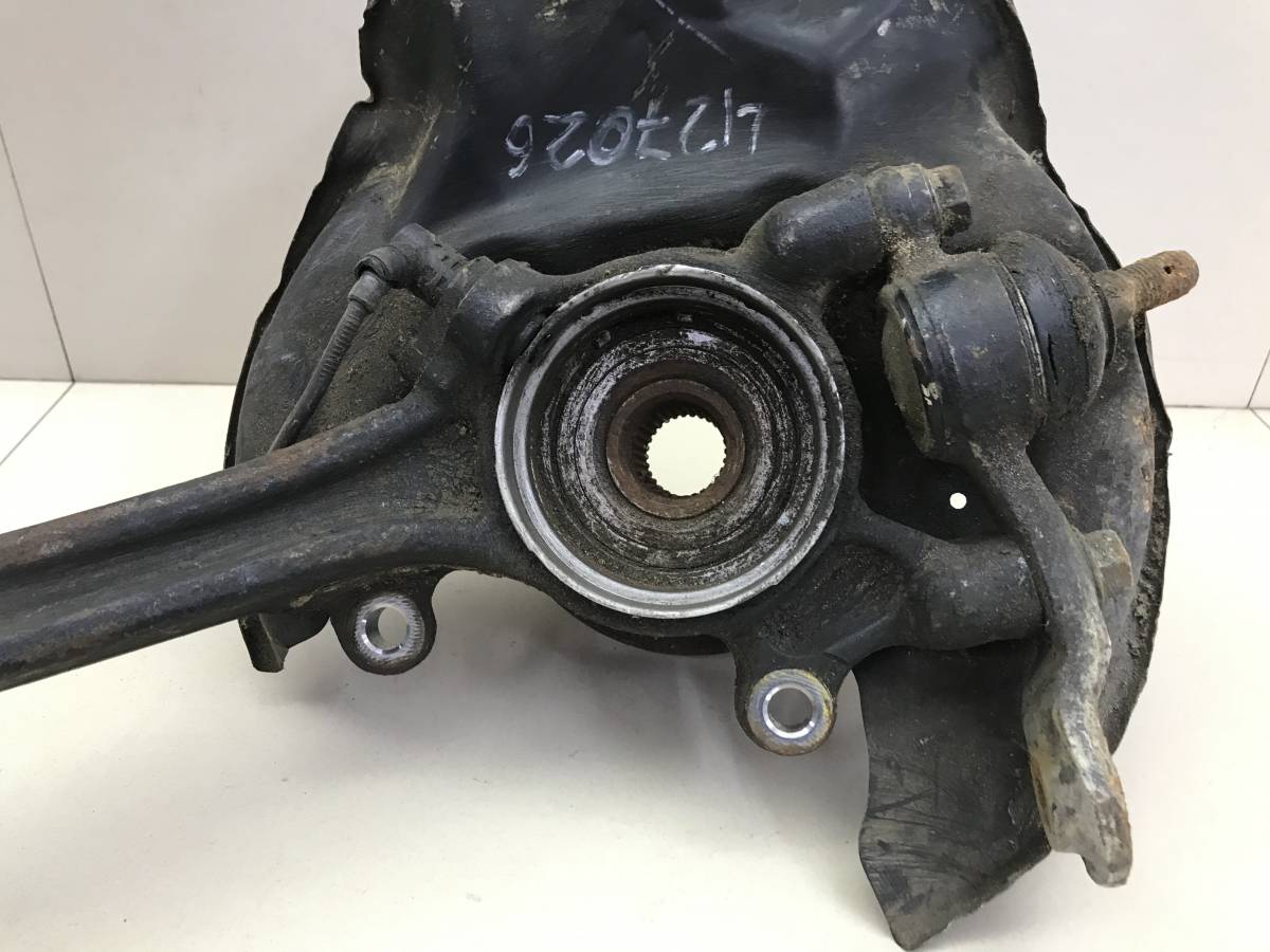 Кулак поворотный передний левый Toyota Crown (S170) 1999-2003