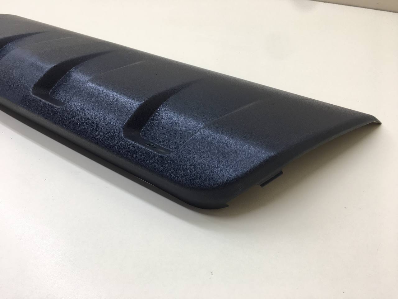 Накладка переднего бампера центральная Chevrolet Niva 2009-2020