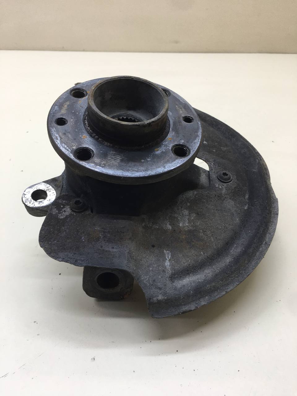 Кулак поворотный передний левый Lada Vesta 2015>