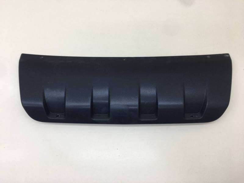 Накладка переднего бампера центральная Chevrolet Niva 2009-2020