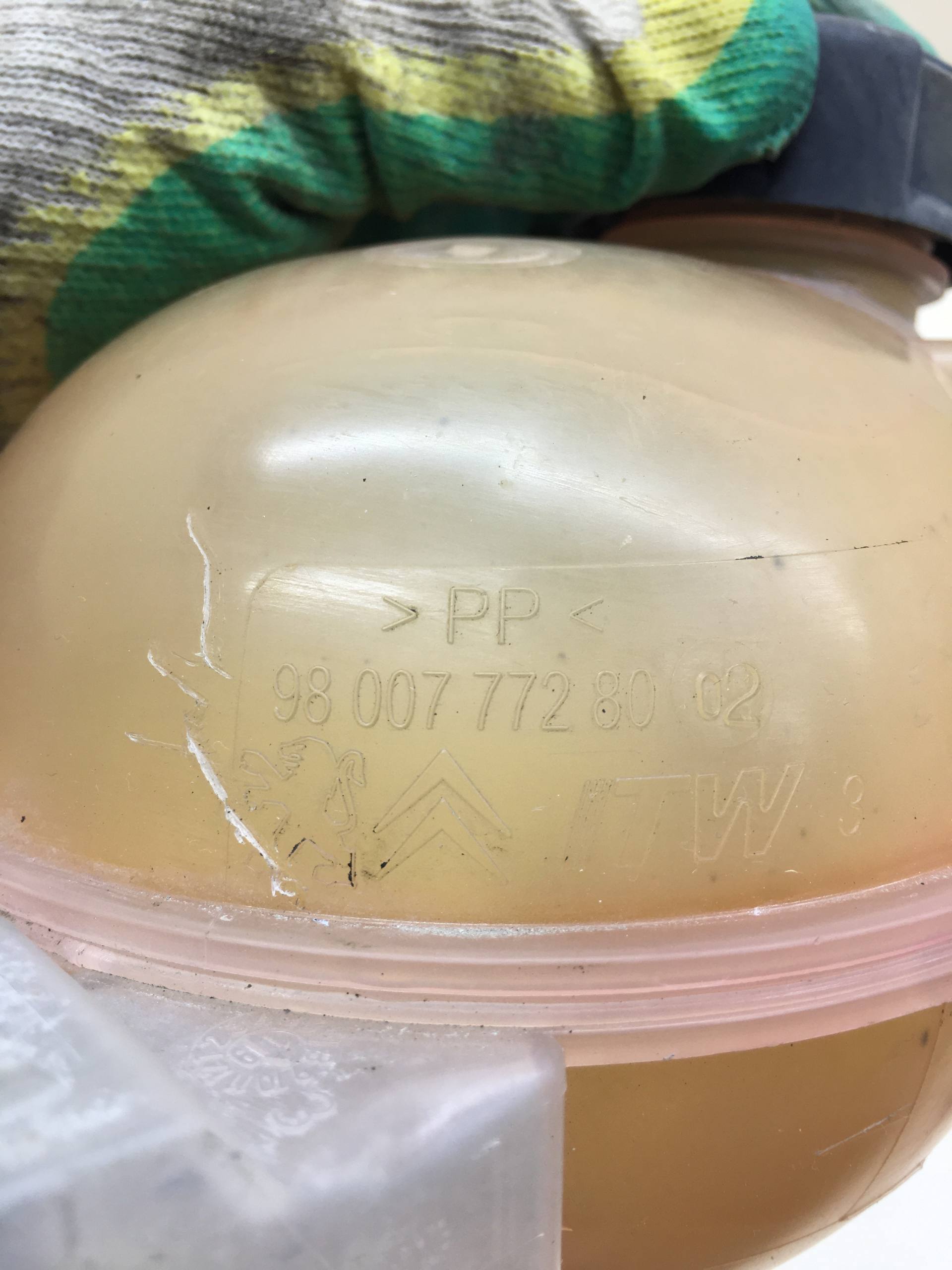 Бачок расширительный Peugeot 208 2012>