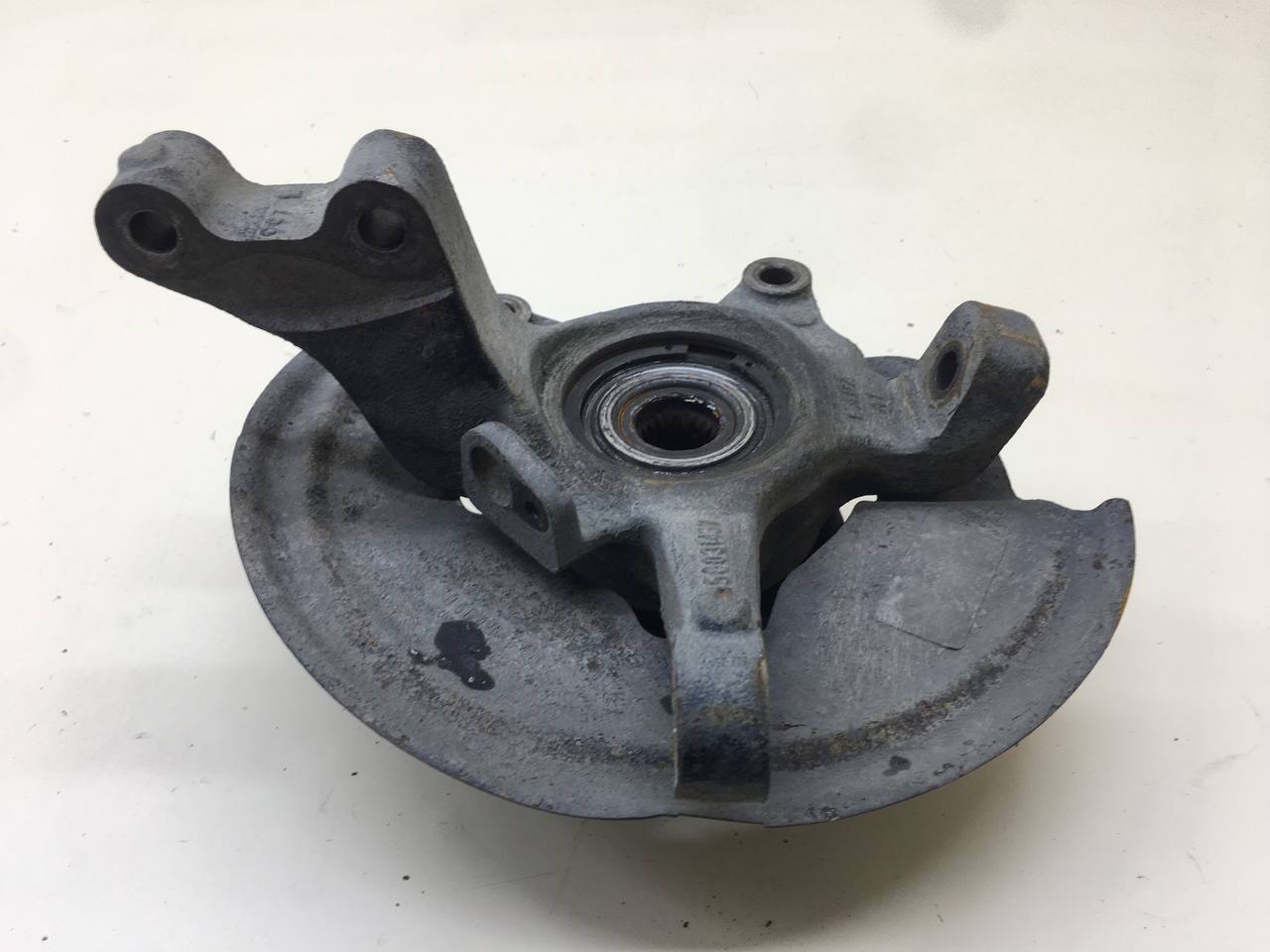 Кулак поворотный передний левый Lada Vesta 2015>