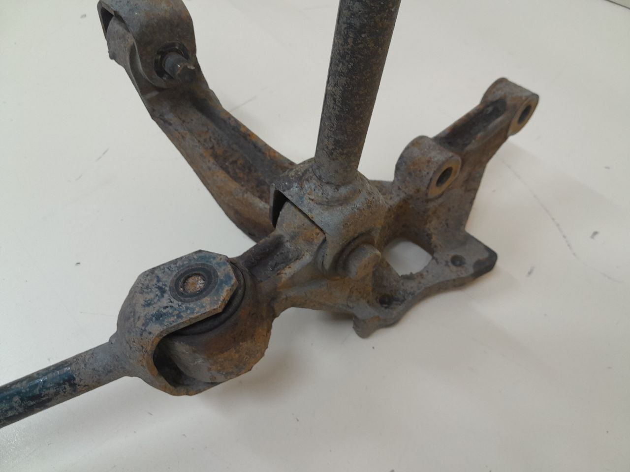 Кулак поворотный задний левый Toyota Camry (XV50) 2011-2017