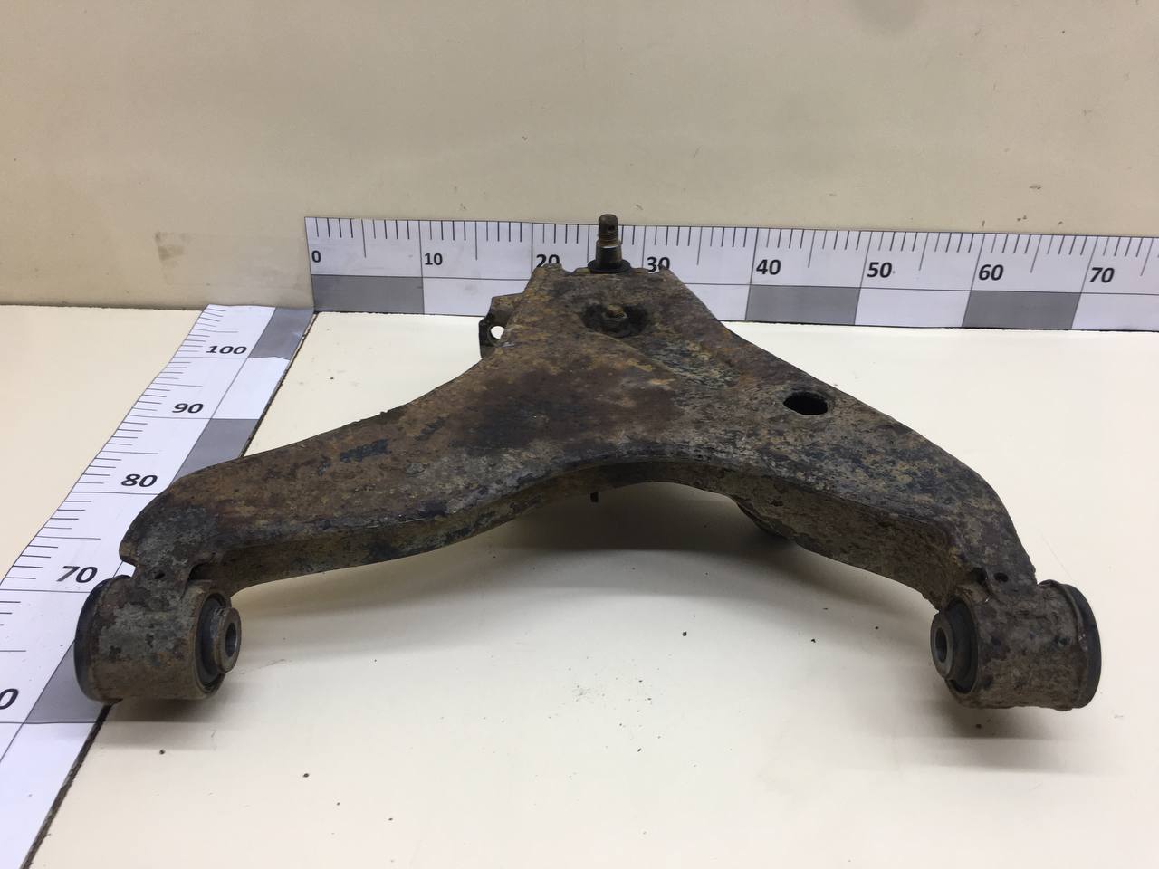 Рычаг передний нижний левый Mitsubishi L200 (KB) 2006-2016